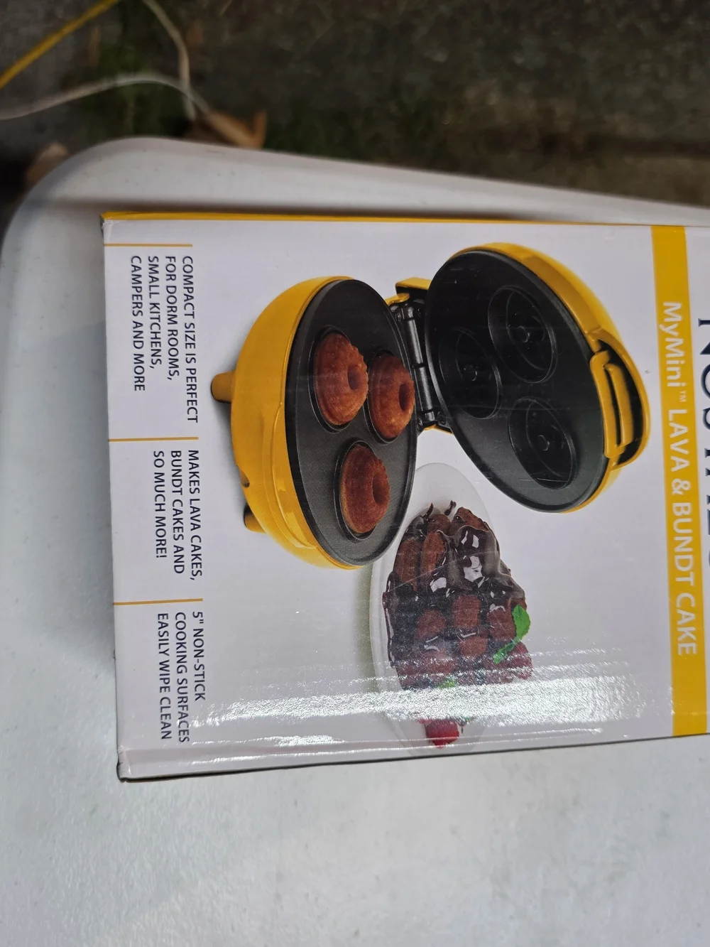 Nostalgia MyMini Lava & Bundt Cake Maker - Yellow